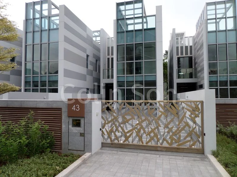 4 Bed Condo for Rent in  Thomson Grand - Image 2