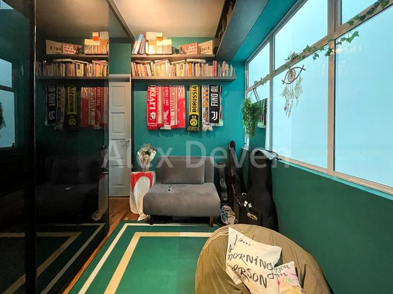 6 Bed Terraced House (Landed) for Sale in Watercove - Image 2