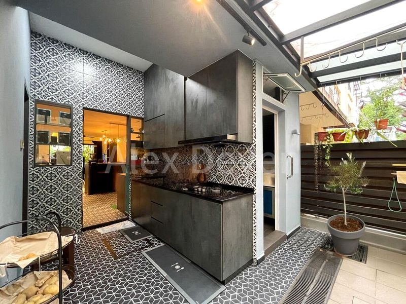 6 Bed Terraced House (Landed) for Sale in Watercove - Image 12