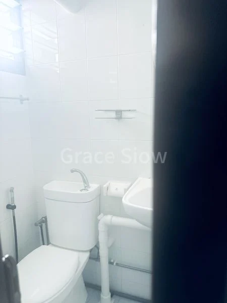 4 Room (4NG) HDB for Rent in  377 Clementi Avenue 5 - Image 4