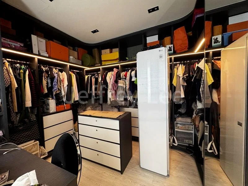 3 Bed Condo for Sale in  Palm Grove Condominium - Image 7