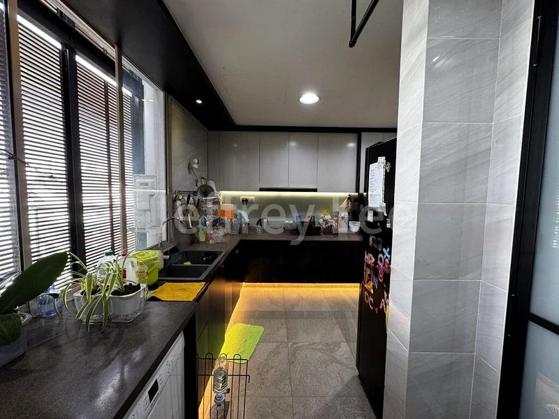 3 Bed Condo for Sale in  Palm Grove Condominium - Image 4