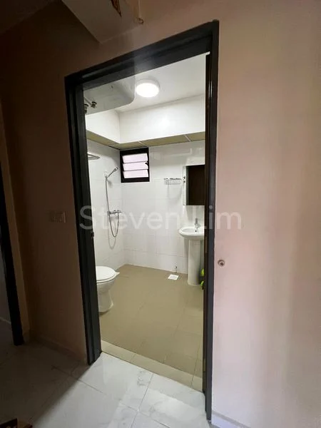Common Room (HDB) for Rent in  472A Fernvale Street - Image 6