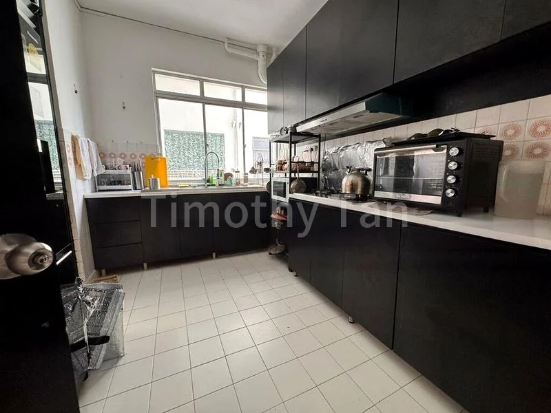 4 Bed Condo for Rent in  King's Mansion - Image 6