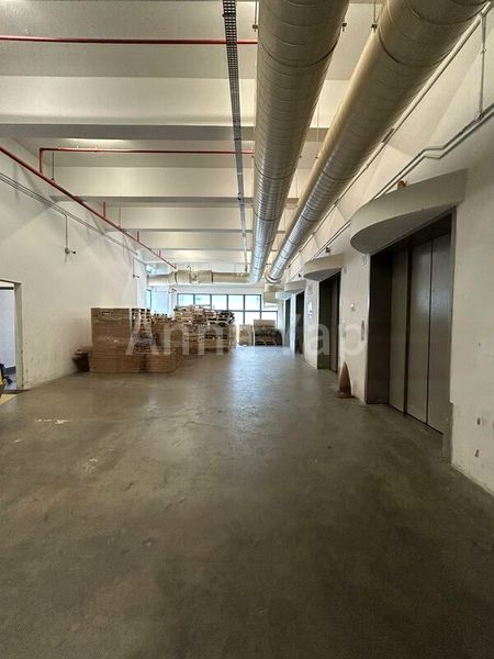 Light Industrial (B1) for Rent: BTH Centre - Image 2