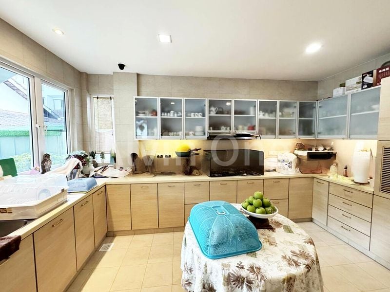 5 Bed Bungalow (Landed) for Sale in The Top Residence - Image 4