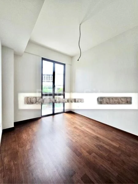1 Bed Condo for Sale in  Holland Grove Road - Image 2