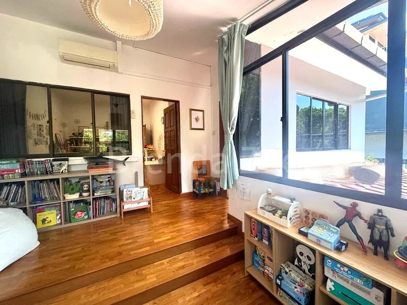 4 Bed Semi-Detached House (Landed) for Rent in Mount Sinai Lane - Image 3