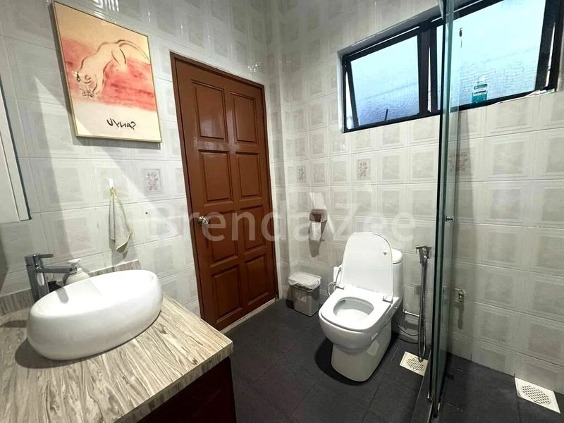 4 Bed Semi-Detached House (Landed) for Rent in Mount Sinai Lane - Image 13