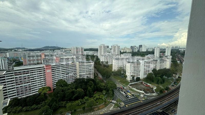 5 Room (5I) HDB for Rent in  116 Jurong East Street 13 - Image 9