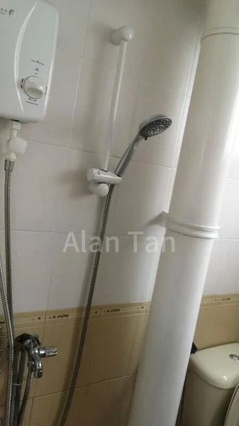 Common Room (HDB) for Rent in 572 Ang Mo Kio Avenue 3 - Image 1