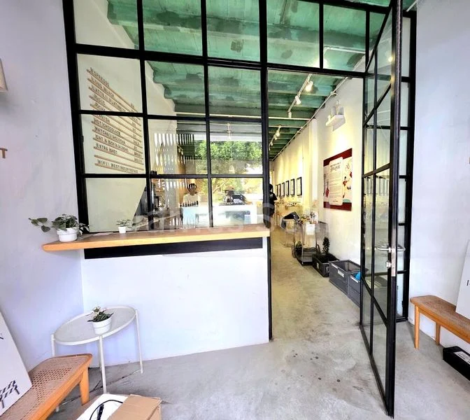 Food & Beverage for Rent: Rowell Road Corner Shop, 850 sqft - Image 3