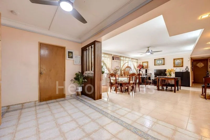 Executive HDB for Sale in  161 Yung Ping Road - Image 2