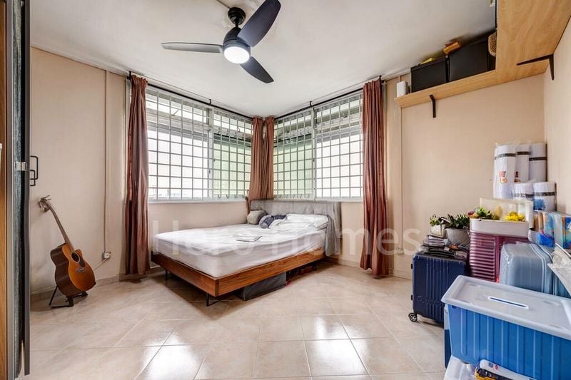 Executive HDB for Sale in  161 Yung Ping Road - Image 4