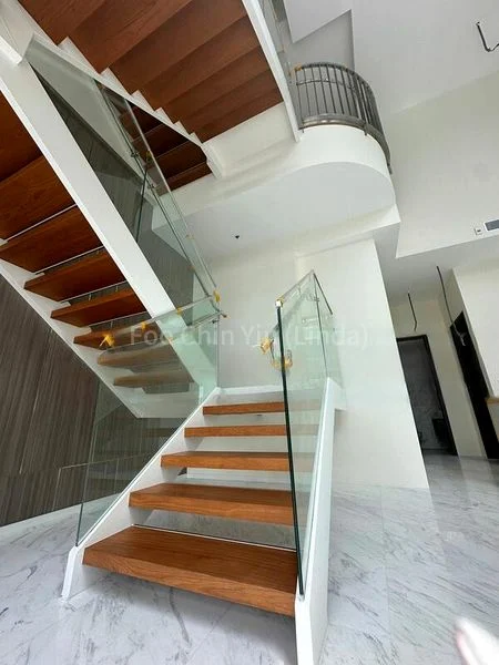 5 Bed Semi-Detached House (Landed) for Sale in  Bedok Pesari - Image 3