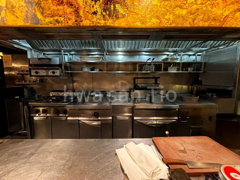 Food & Beverage for Rent: Renovated F&B Shop, Open Concept Kitchen, Exhaust, Grease Trap, Gas @ Keong Saik - Image 4