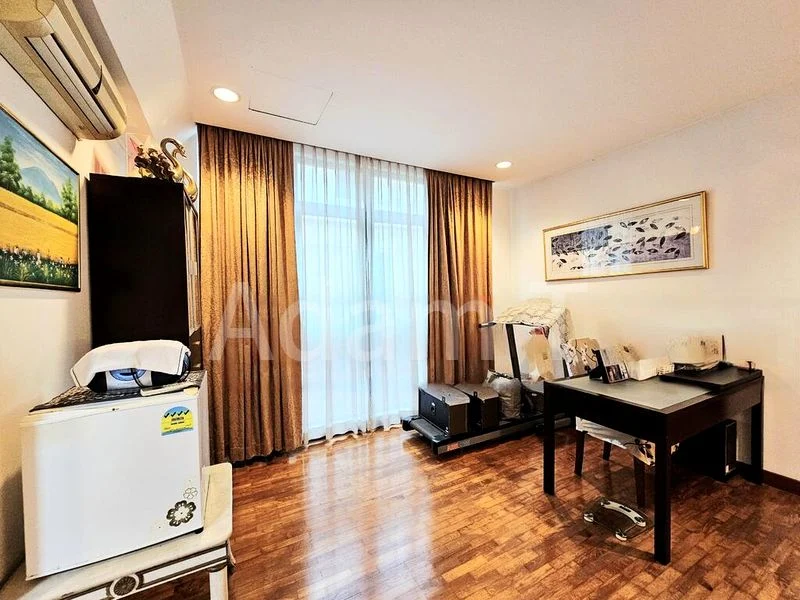 7 Bed Semi-Detached House (Landed) for Sale in  Lakeside Grove - Image 2