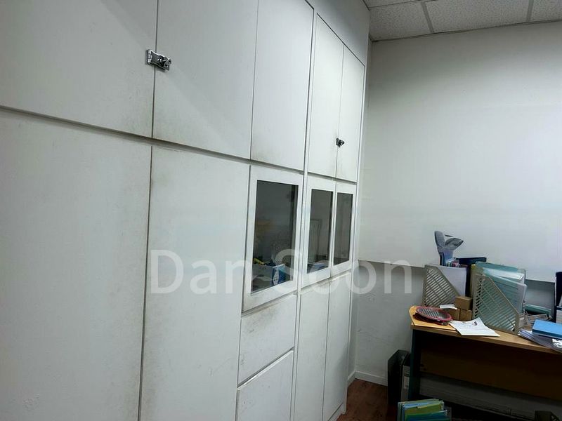 Light Industrial (B1) for Rent: Gold Pine Industrial Building - Image 5