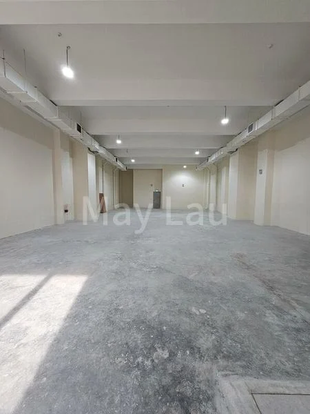 Light Industrial (B1) for Rent: Tagore Lane, 2,700 Sq Ft, High Ceiling Workshop/Shop - Image 1