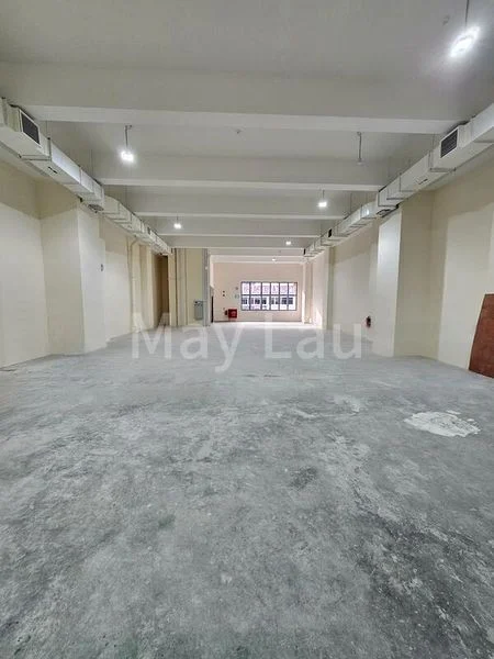 Light Industrial (B1) for Rent: Tagore Lane, 2,700 Sq Ft, High Ceiling Workshop/Shop - Image 2