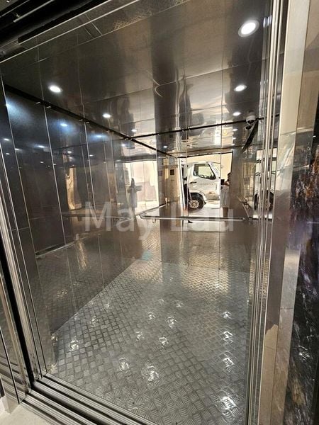 Light Industrial (B1) for Rent: Tagore Lane, 2,700 Sq Ft, High Ceiling Workshop/Shop - Image 3