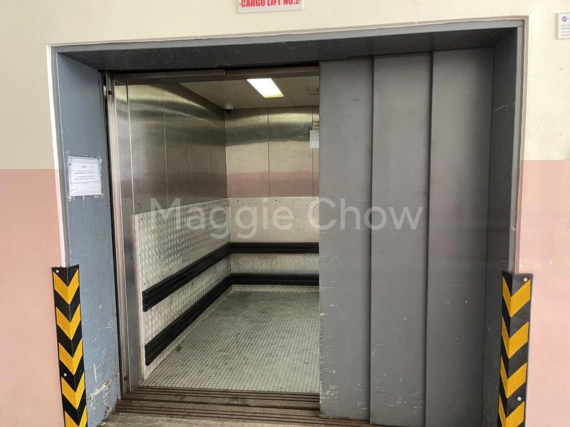 Light Industrial (B1) for Rent: Kapo Factory Building - Image 4