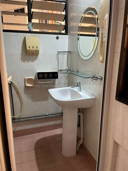 5 Room (5I) HDB for Rent in  101 Clementi Street 14 - Image 1