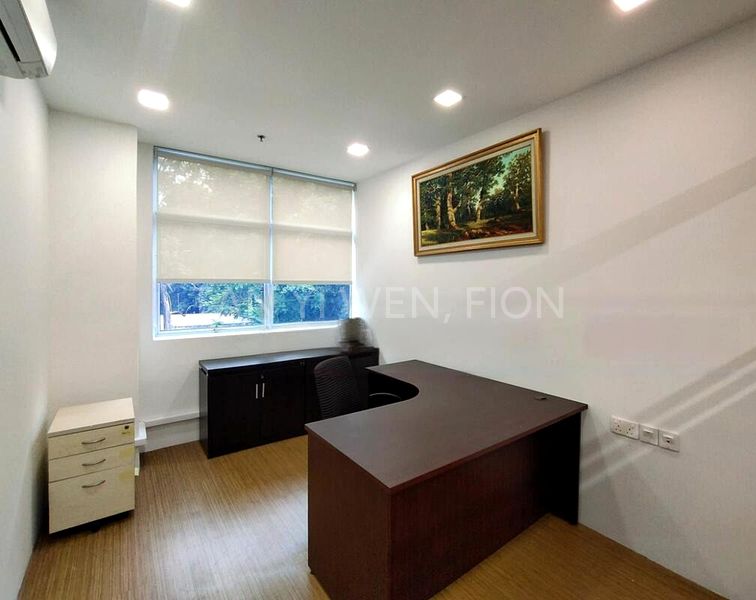 Light Industrial (B1) for Rent: EPL Building - Image 1