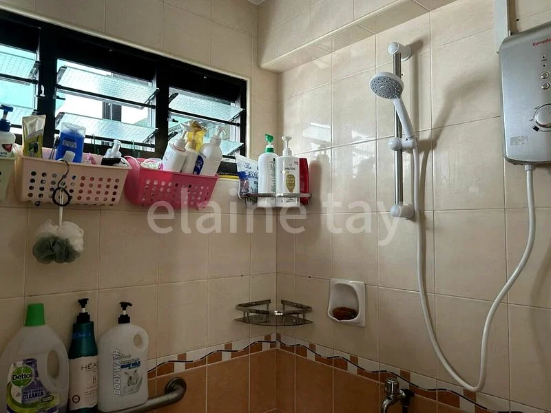 Common Room (HDB) for Rent in  59 Marine Terrace - Image 4