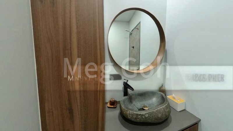 Meissa: 1,200 Sq Ft Retail Shop for Rent on 4th Street - Image 1