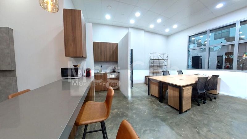 Meissa: 1,200 Sq Ft Retail Shop for Rent on 4th Street - Image 5