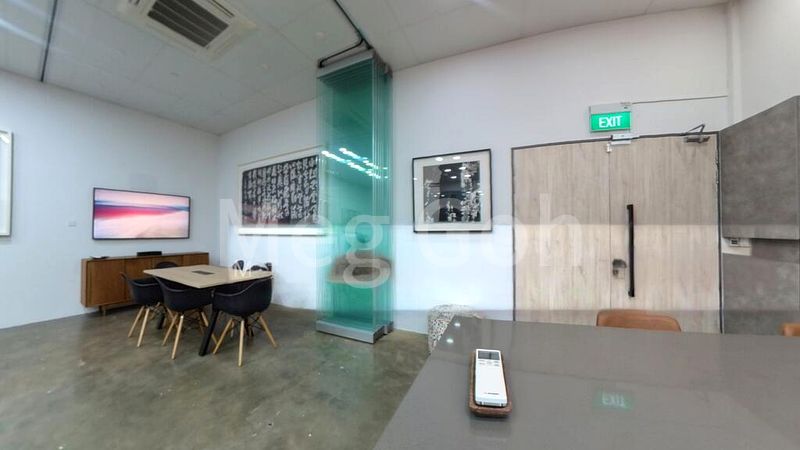 Meissa: 1,200 Sq Ft Retail Shop for Rent on 4th Street - Image 2