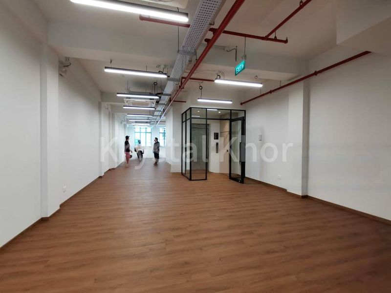Shop / Shophouse for Rent: A Vibrant, Spacious Deluxe Shophouse with Lift Access in the CBD - Image 3