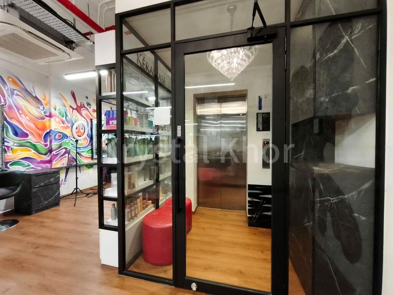 Shop / Shophouse for Rent: A Vibrant, Spacious Deluxe Shophouse with Lift Access in the CBD - Image 7