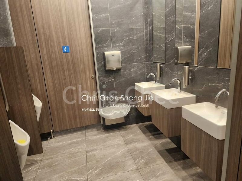 Shop / Shophouse for Sale: Commercial Retail Shops for Sale @ Bugis - Image 3