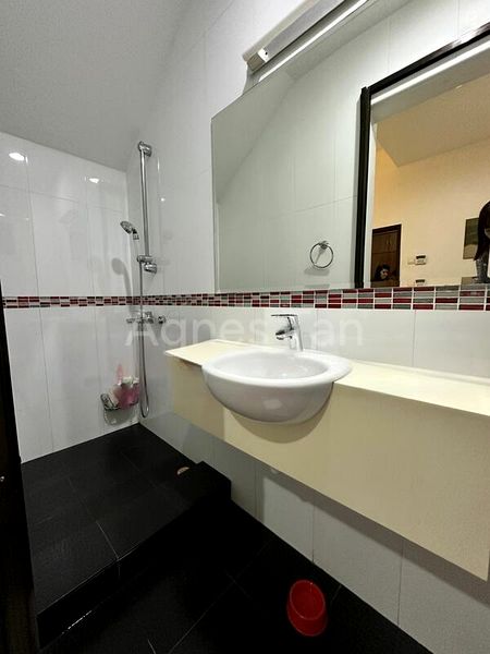 4 Bed Terraced House (Landed) for Sale in  Pasir Panjang Hill - Image 4