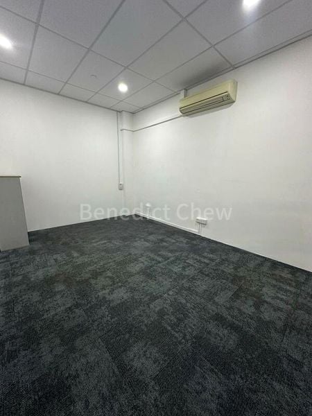 Light Industrial (B1) for Rent: Tradehub 21 - Image 1