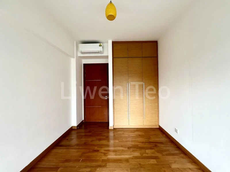 3 Bed Condo for Sale in  The Berth By The Cove - Image 2