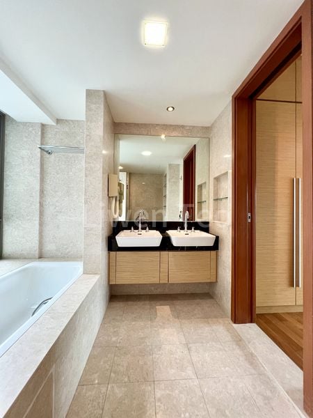 3 Bed Condo for Sale in  The Berth By The Cove - Image 5