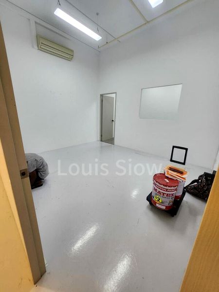 Light Industrial (B1) for Sale: Woodlands 11 - Image 1