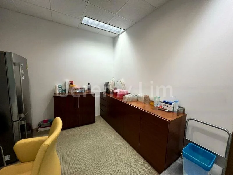 Office for Rent: Suntec City Tower - Image 1