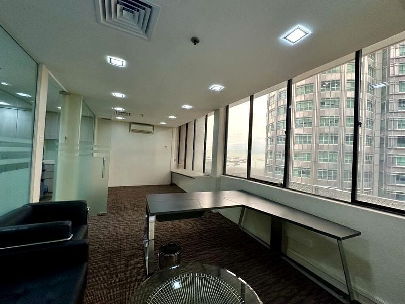 Office for Rent: International Plaza - Image 7