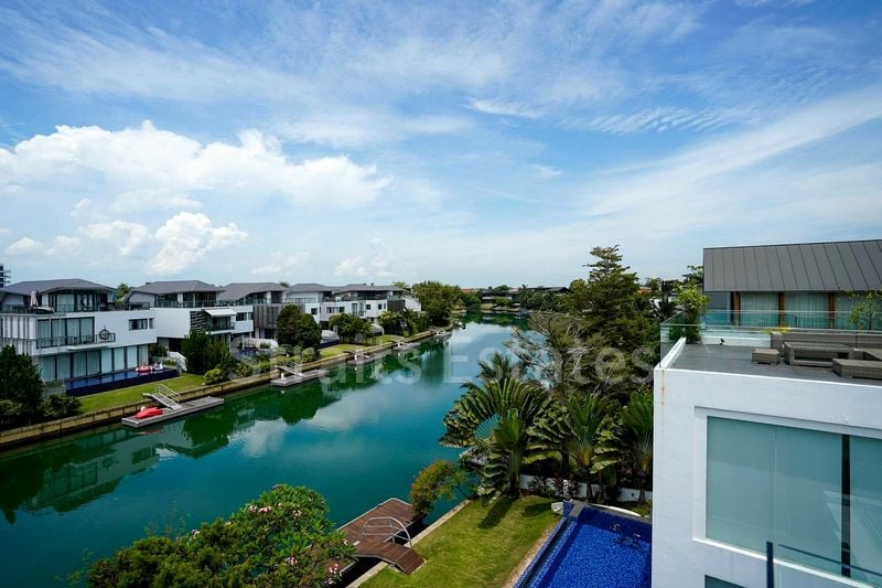 6 Bed Bungalow (Landed) for Sale in  Ocean Drive - Image 2