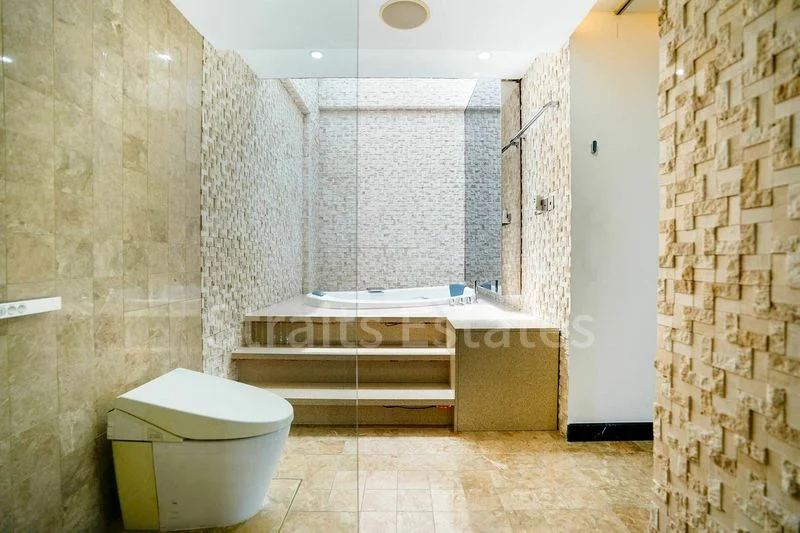 6 Bed Bungalow (Landed) for Sale in  Ocean Drive - Image 4