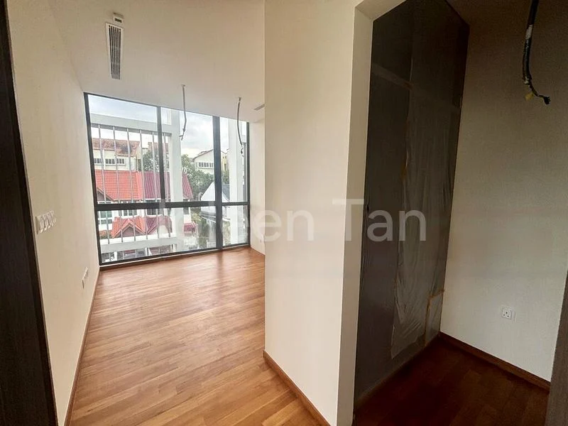 5 Bed Semi-Detached House (Landed) for Sale in  Eastwood Ville - Image 4