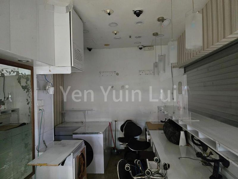 Shop / Shophouse for Rent: Lucky Plaza - Image 4