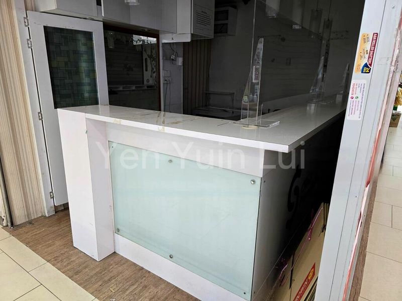 Shop / Shophouse for Rent: Lucky Plaza - Image 2