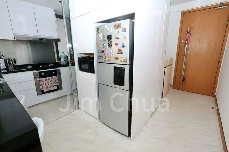 2 Bed Condo for Rent in  Waterfront Isle - Image 3