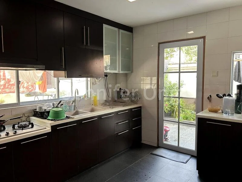 5 Bed Corner Terrace (Landed) for Sale in Teacher's Housing Estate - Image 14
