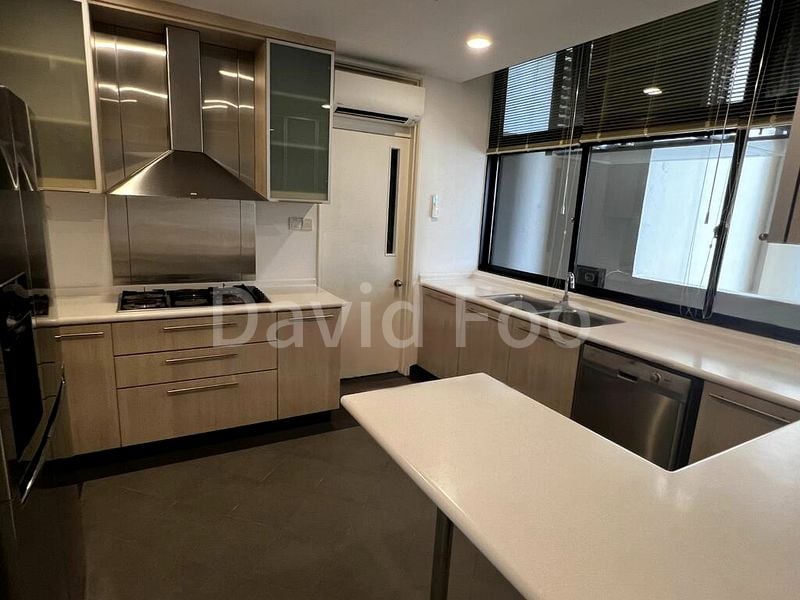 3 Bed Condo for Rent in  The Colonnade - Image 1